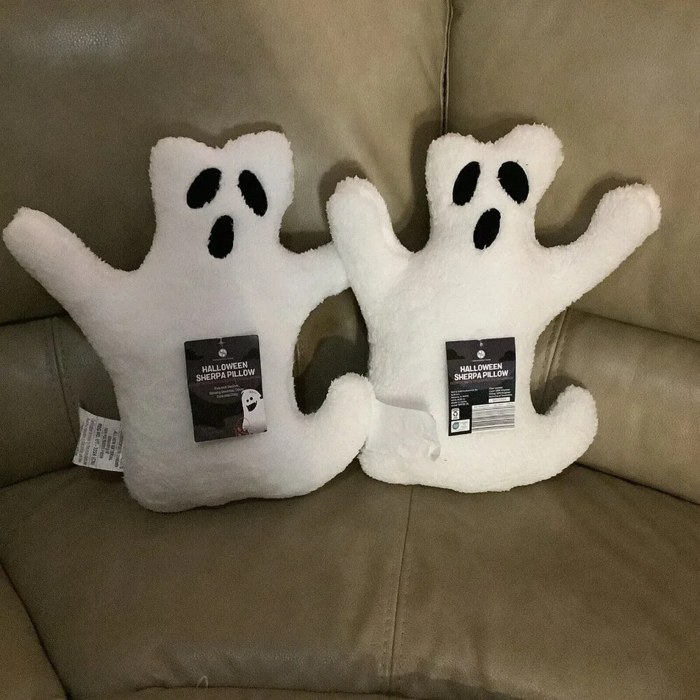 Ghost Shaped Huntington Halloween Set Of 2 Sherpa Cozy Pillows. New With Tags